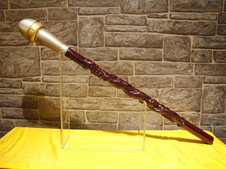 2002年，紅古軒一舉當(dāng)選全國九運會圣火把桿設(shè)計與制作權(quán)